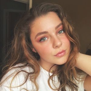 Meet your Posher, Annalyse